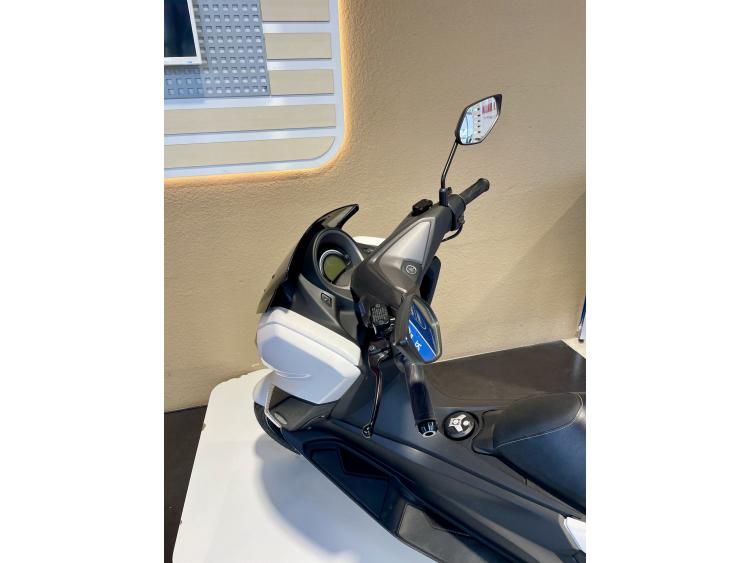 YAMAHA NMAX 125