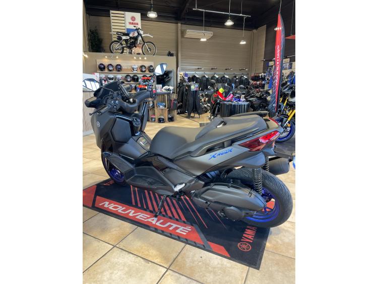 YAMAHA X-MAX 125