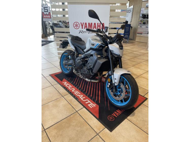 YAMAHA MT-09 2025