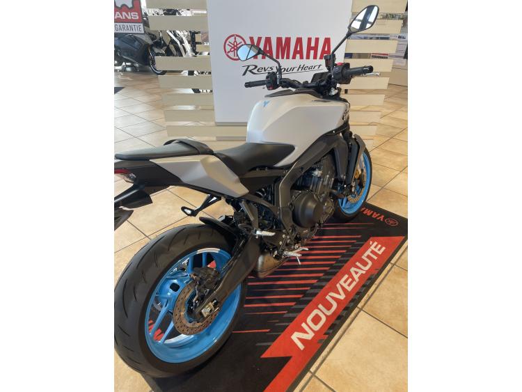 YAMAHA MT-09 2025