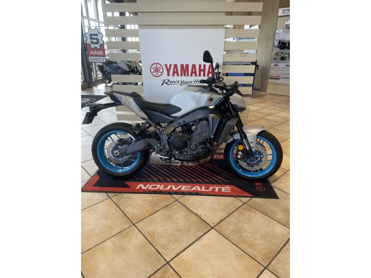 YAMAHA MT-09 2025