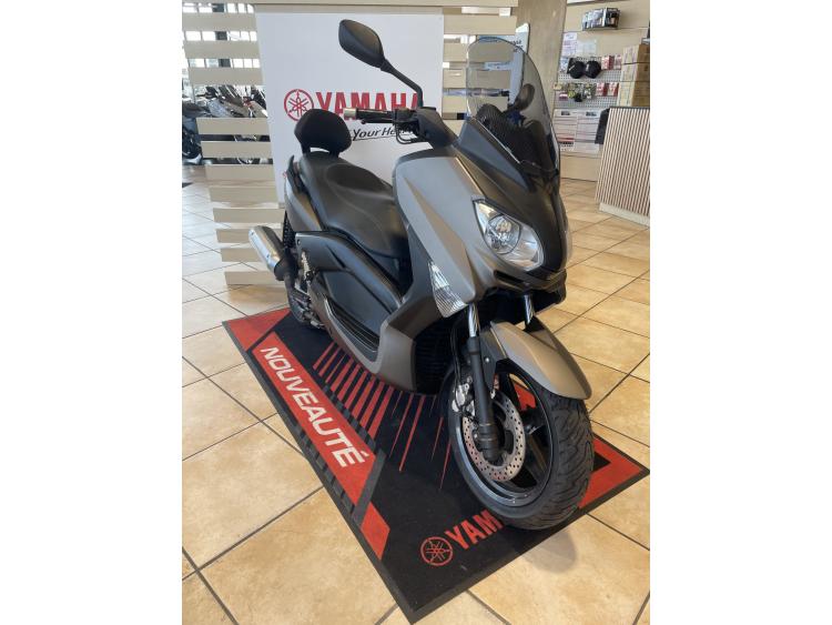 YAMAHA XMAX 125
