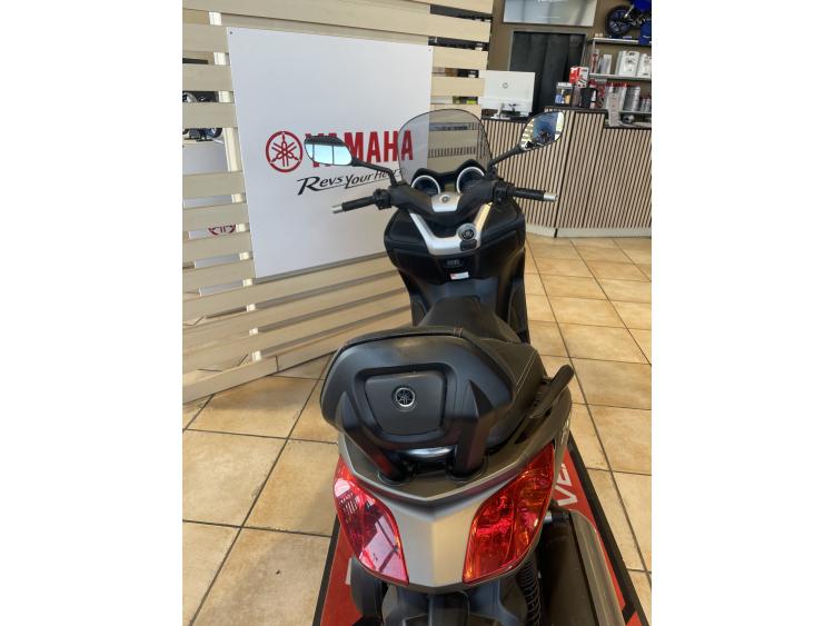 YAMAHA XMAX 125