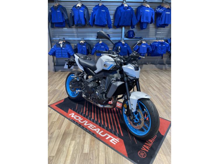 YAMAHA MT-09