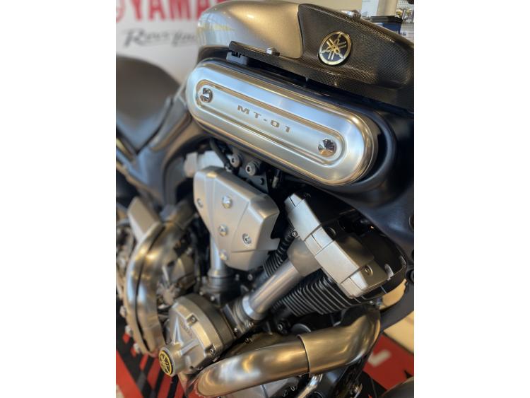 YAMAHA MT-01