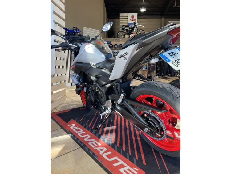 YAMAHA MT-03